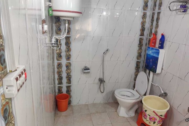 Room 9 of 12