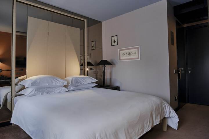 Room 16 of 114