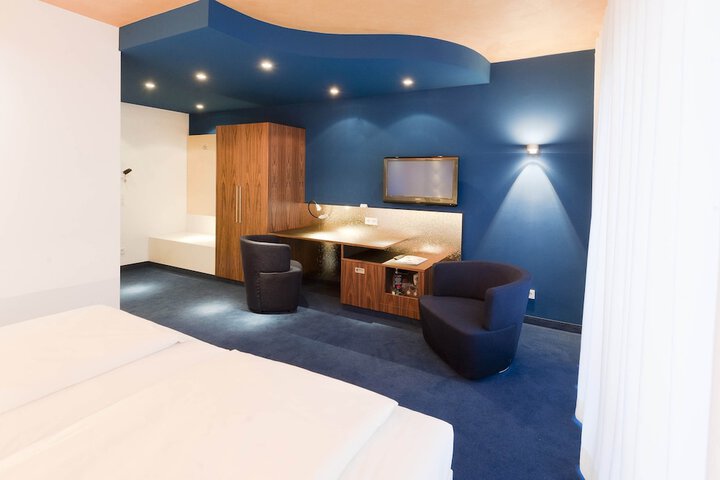 Room 2 of 88