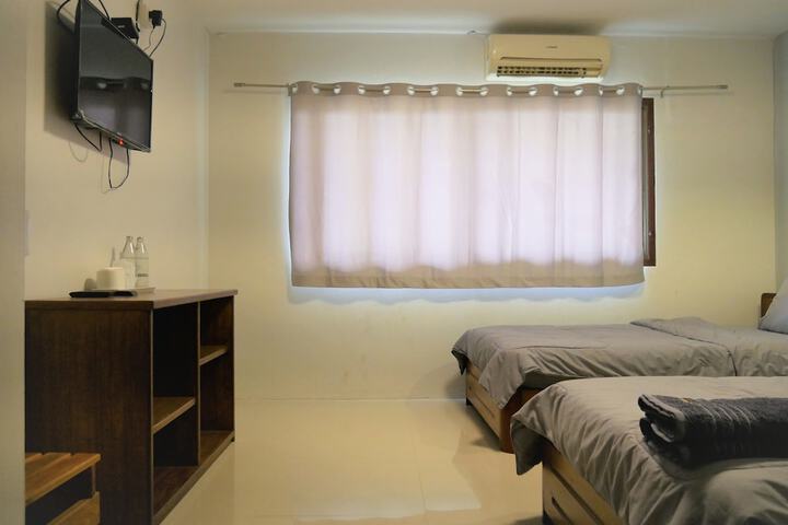 Room 8 of 16