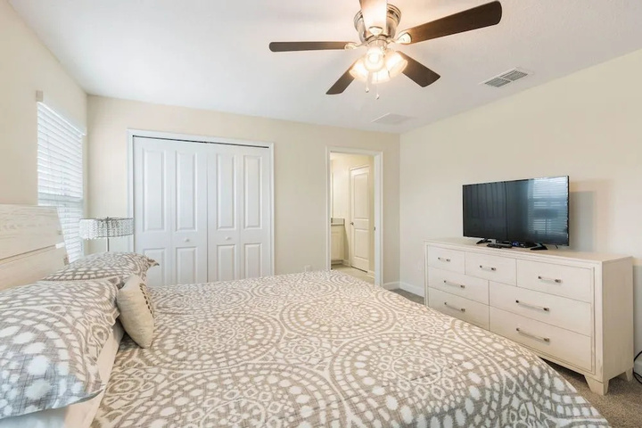 Room 7 of 27