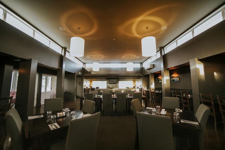 Dining 18 of 31