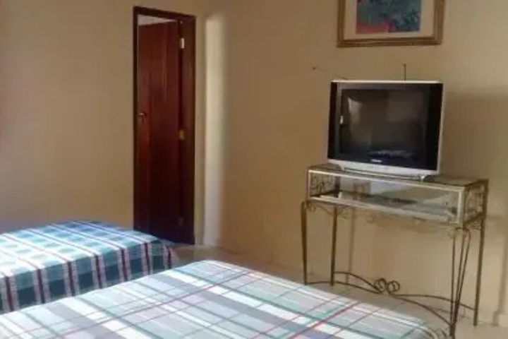 Room 7 of 10