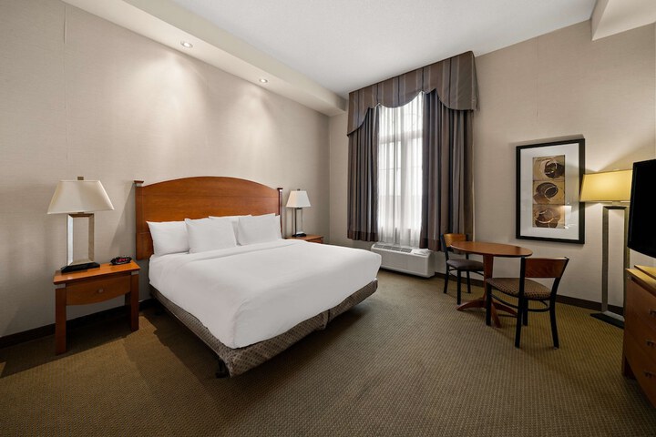 Room 12 of 65