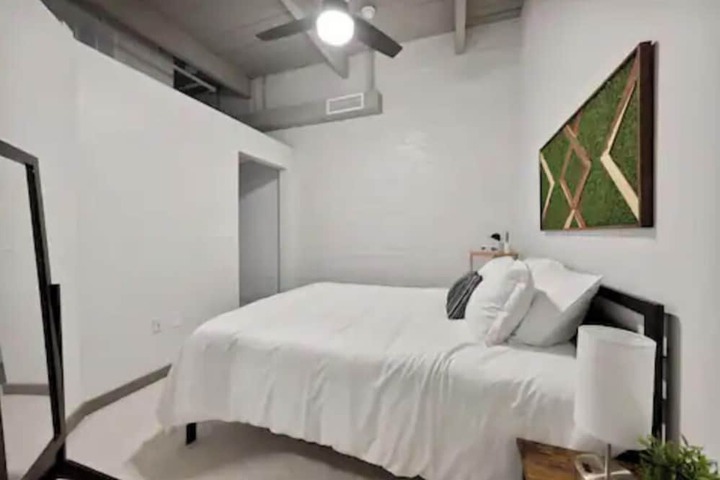 Room 44 of 237