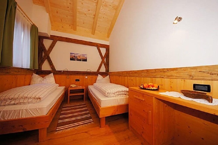 Room 7 of 14