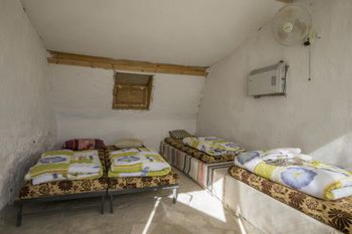 Room 18 of 76