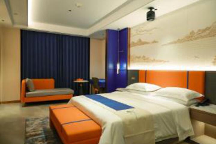 Room 18 of 19