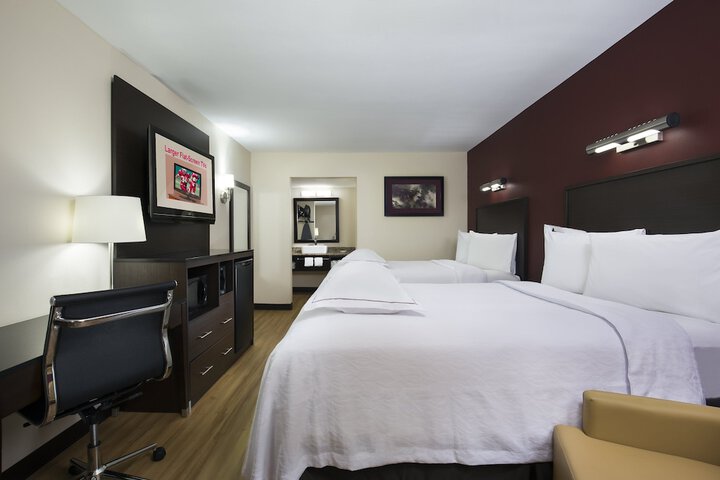 Deluxe 2 Double Beds (3 of 7)