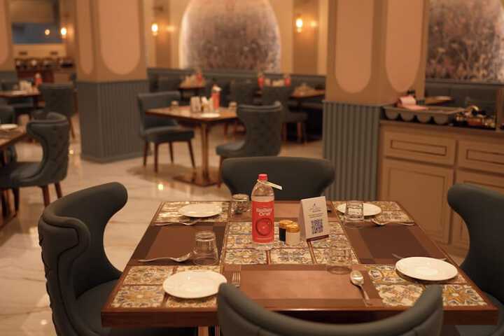Dining 53 of 87