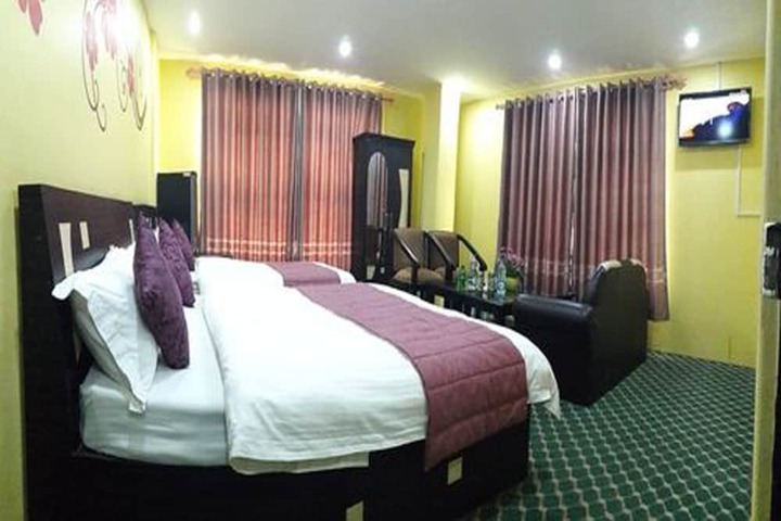 Room 2 of 37