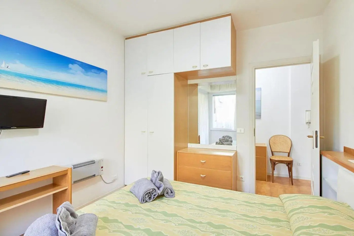Room 6 of 17