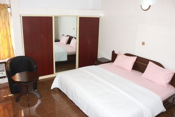 Room 6 of 15
