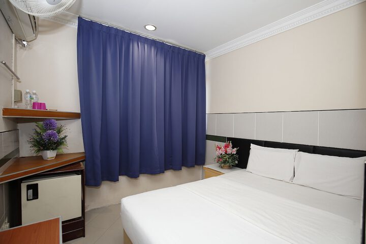 Room 6 of 15