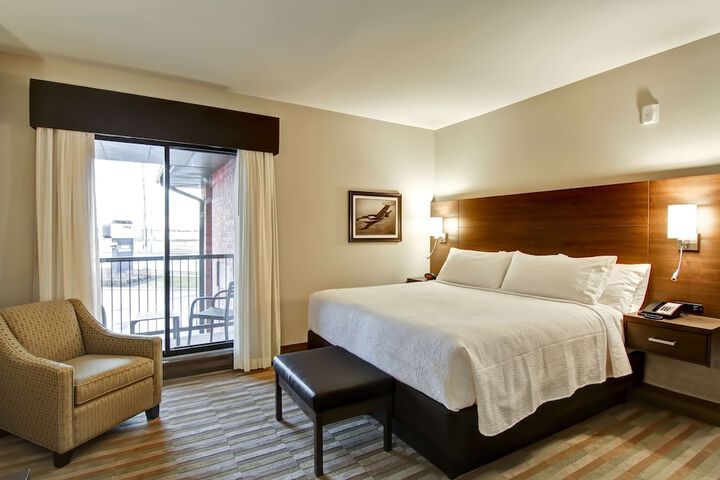 1 King Bed (8 of 22)