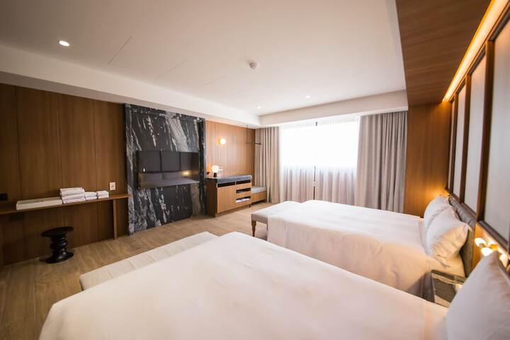 Room 118 of 243