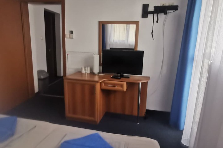 Room 13 of 15