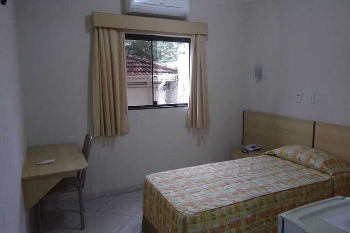 Room 5 of 18