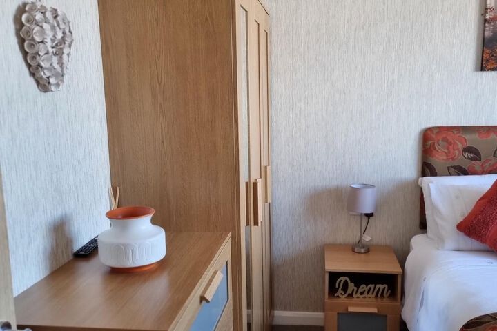 Room 4 of 17