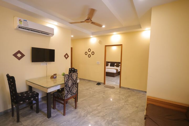 Room 16 of 28