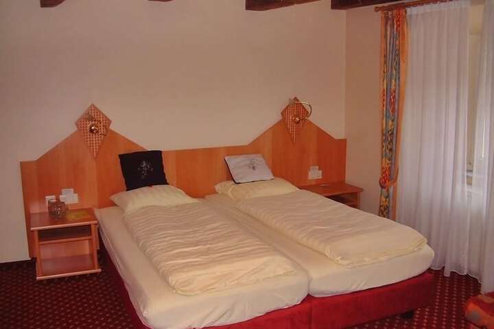 Room 12 of 52