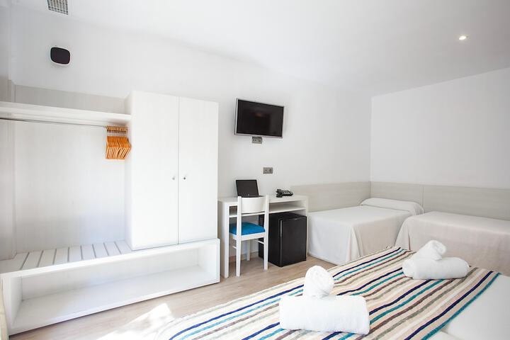 Room 20 of 143