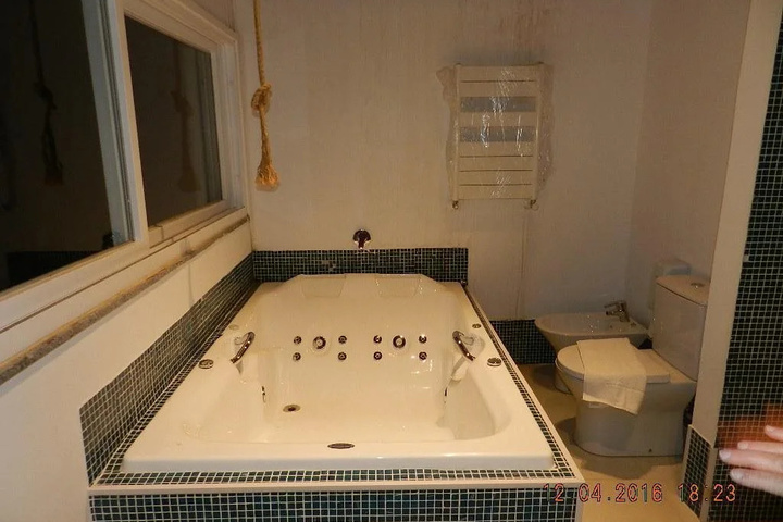 Room 4 of 4