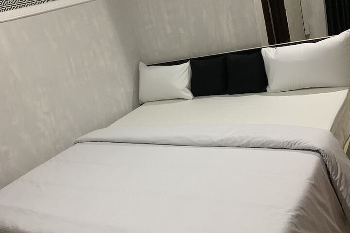 Room 11 of 12