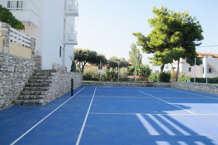 Tennis court
