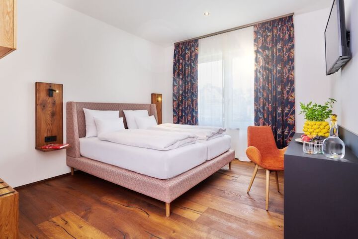 Room 10 of 35
