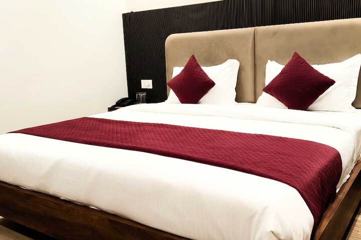 Room 3 of 8