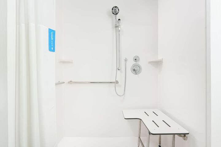 1 King Hearing Accessible (2 of 13)