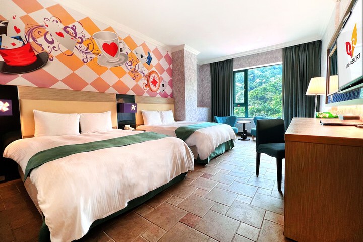 Room 5 of 73