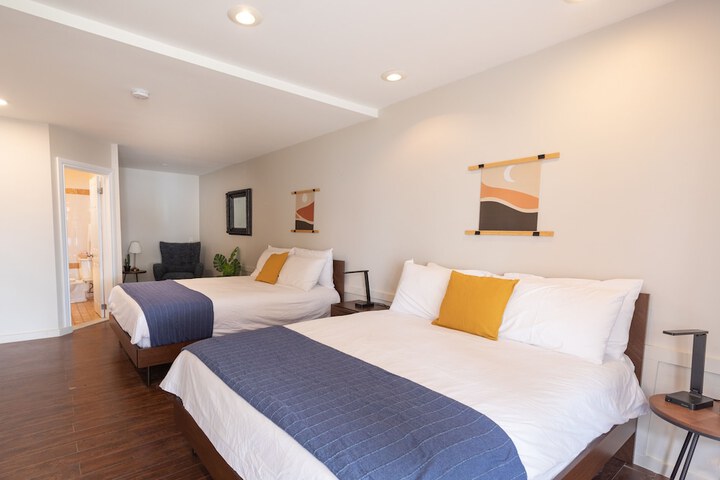 Room 5 of 140