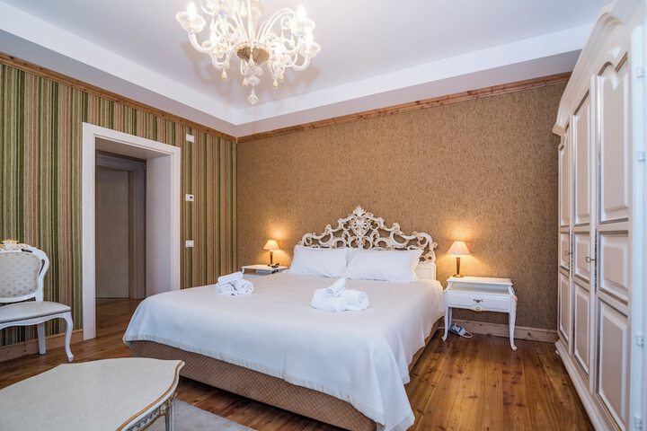 Room 6 of 36