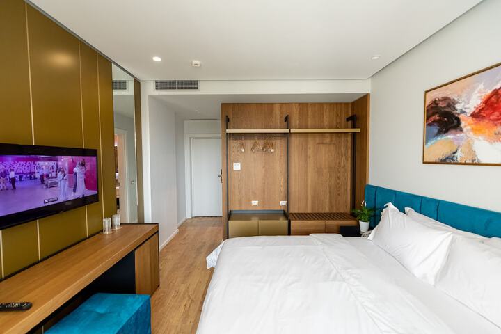 Room 12 of 107