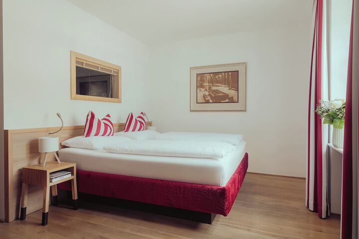 Room 15 of 87