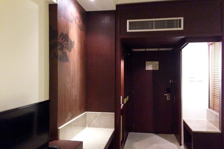 Room 21 of 50