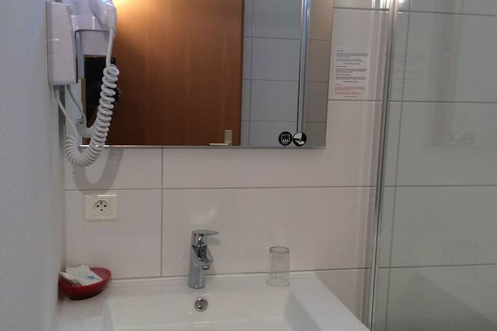 Room 50 of 61