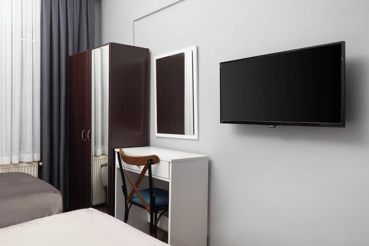 Room 9 of 31