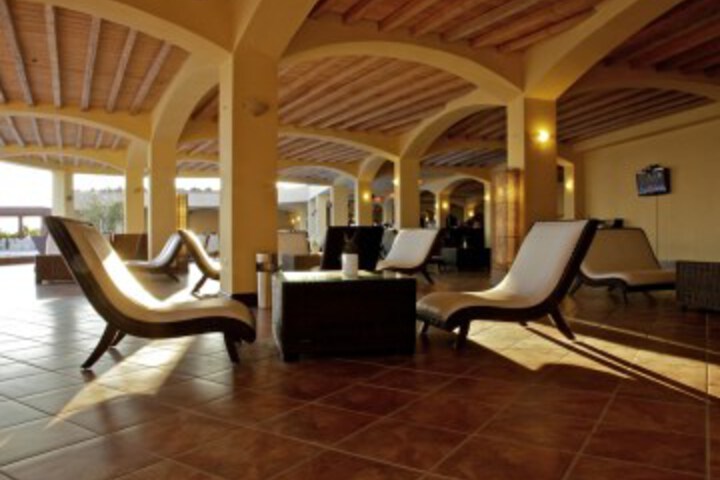 Lounge 60 of 63