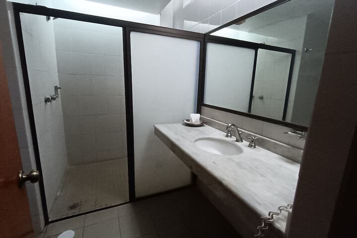 Room 17 of 27