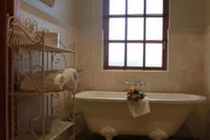 Deep Soaking Bathtub