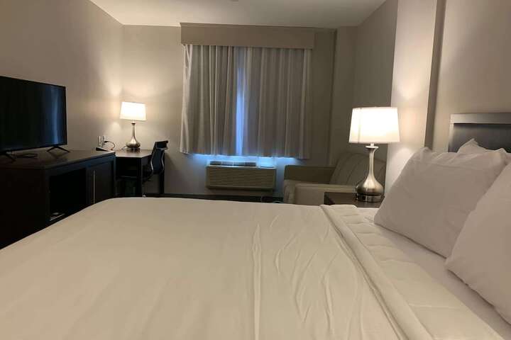 Room 6 of 21