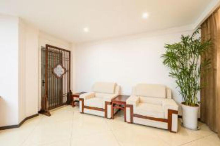 Room 6 of 23