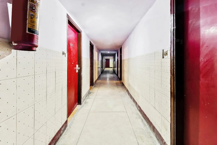 Room 9 of 10