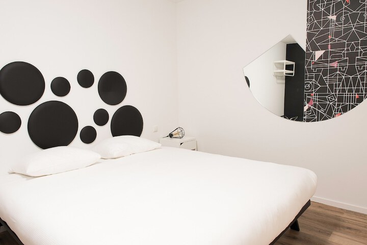 Room 11 of 78