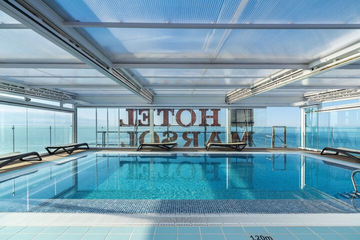 Pool Hotel