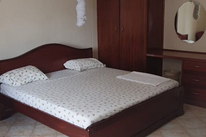Room 6 of 15
