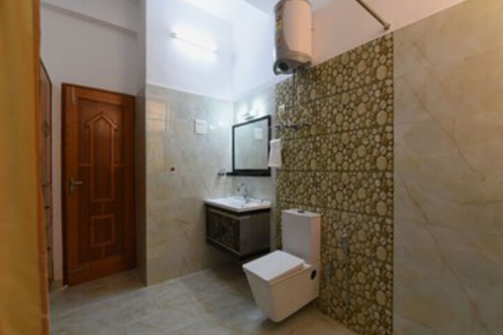 Room 3 of 25
